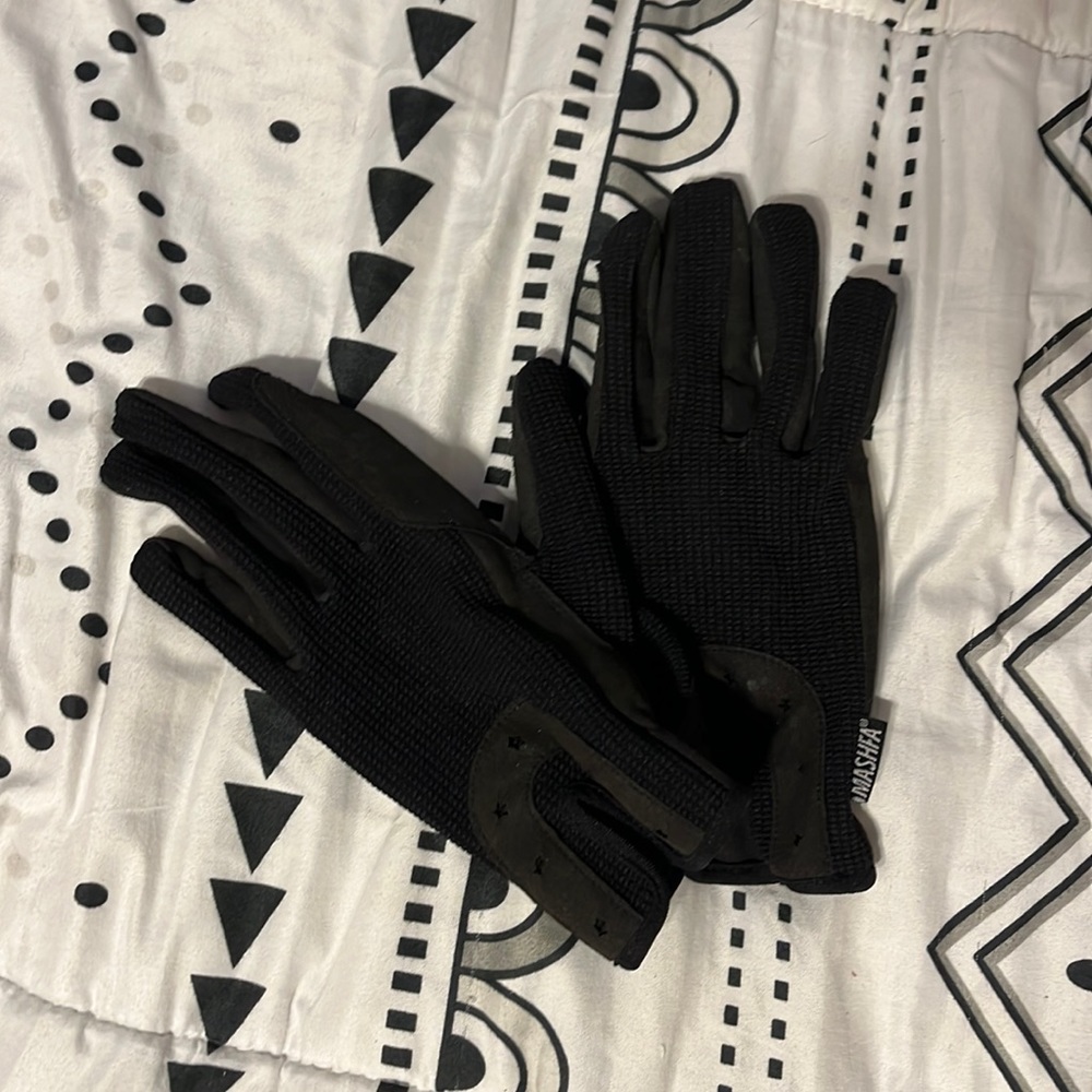Riding gloves
